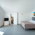 Casale Del Nonno Apartahotel 4*