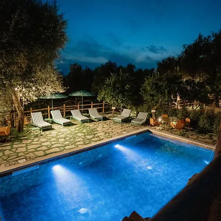 Casale Del Nonno 公寓式酒店 4*