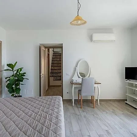 Casale Del Nonno Apartahotel 4*