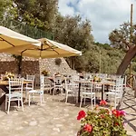 מלון דירות Casale Del Nonno 4*