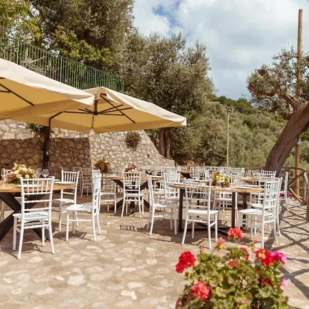 Апарт-отель Casale Del Nonno 4*