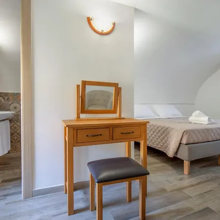 Casale Del Nonno 4*